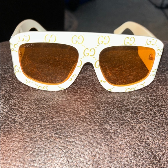 Gucci White and Gold Patterned Sunglasses - Picture 1 of 1